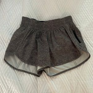 Lululemon Tracker Shorts Size 6 NWOT